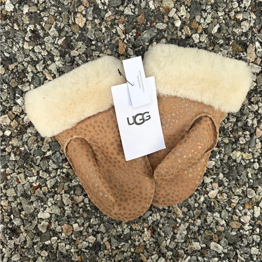 UGG NWT Sparkle Dot Sheepskin Mittens - Size 4-6 year